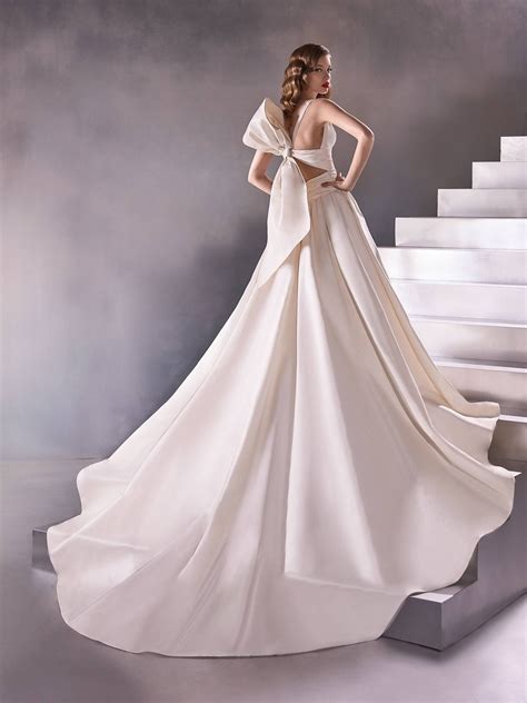 pronovias official website.